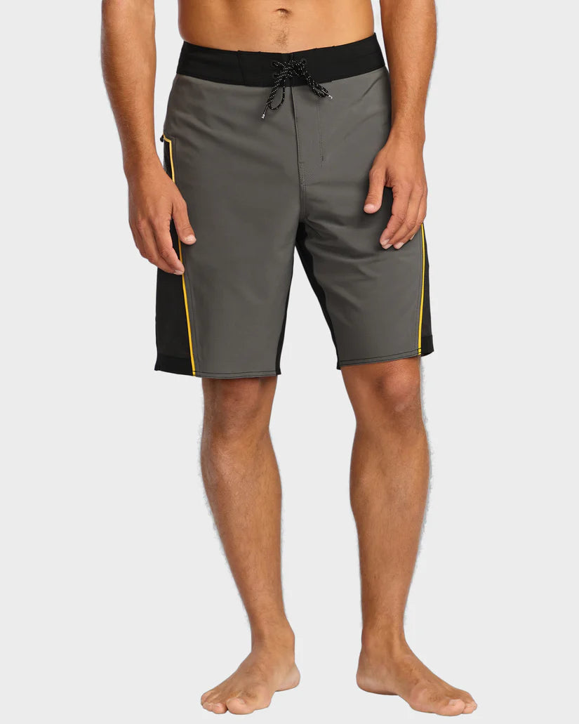 BILLABONG STRADDIE PRO BOARDSHORTS