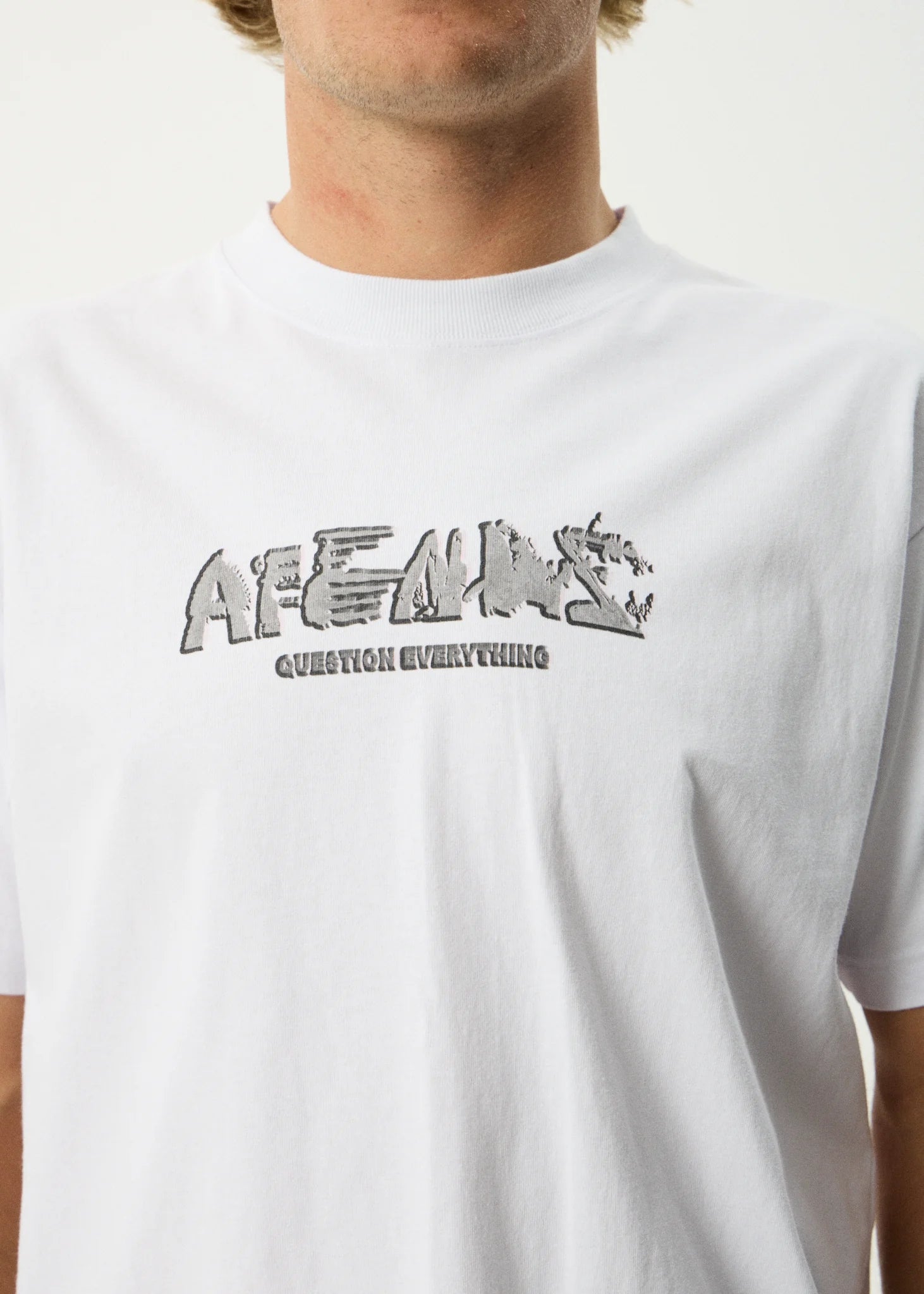 AFENDS LQD METAL HEAVYWEIGHT BOXY TEE – RECYCLED CROPPED FIT GRAPHIC T-SHIRT