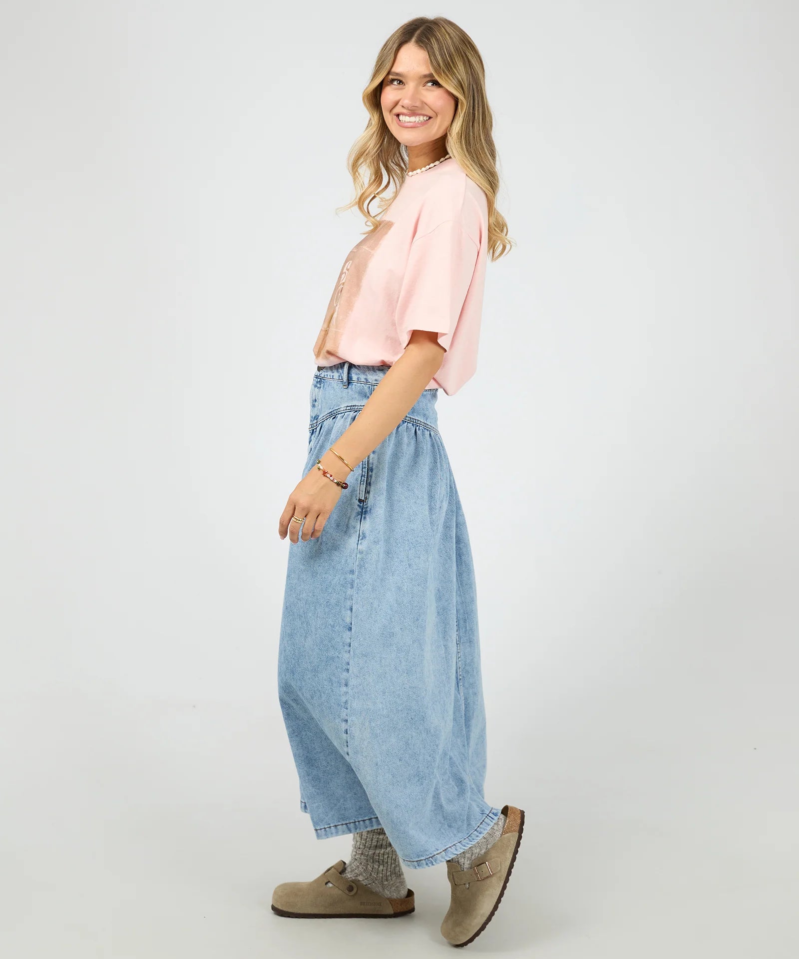 16_d7896ef1-6e28-4a60-909b-c8680f126eaa.webp
