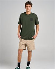 MAD HUEYS MAD SERIES TEE OIL GREEN