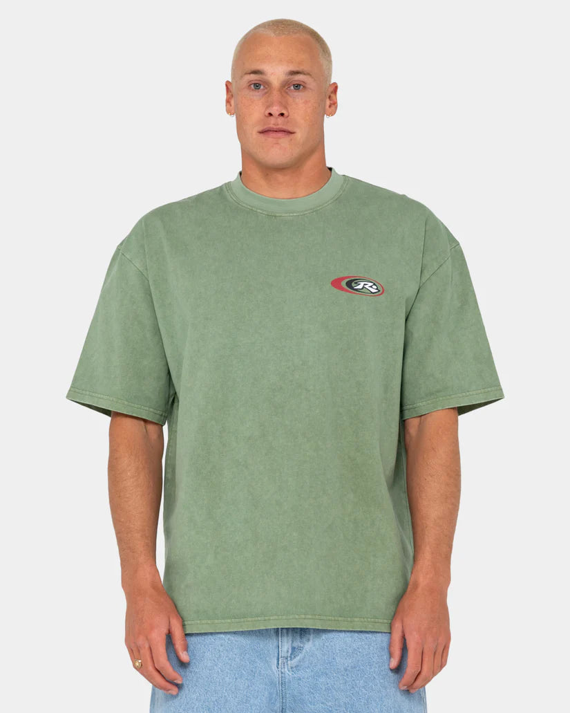 RUSTY SLEDS N THREADS GRAPHIC TEE - OIL GREEN