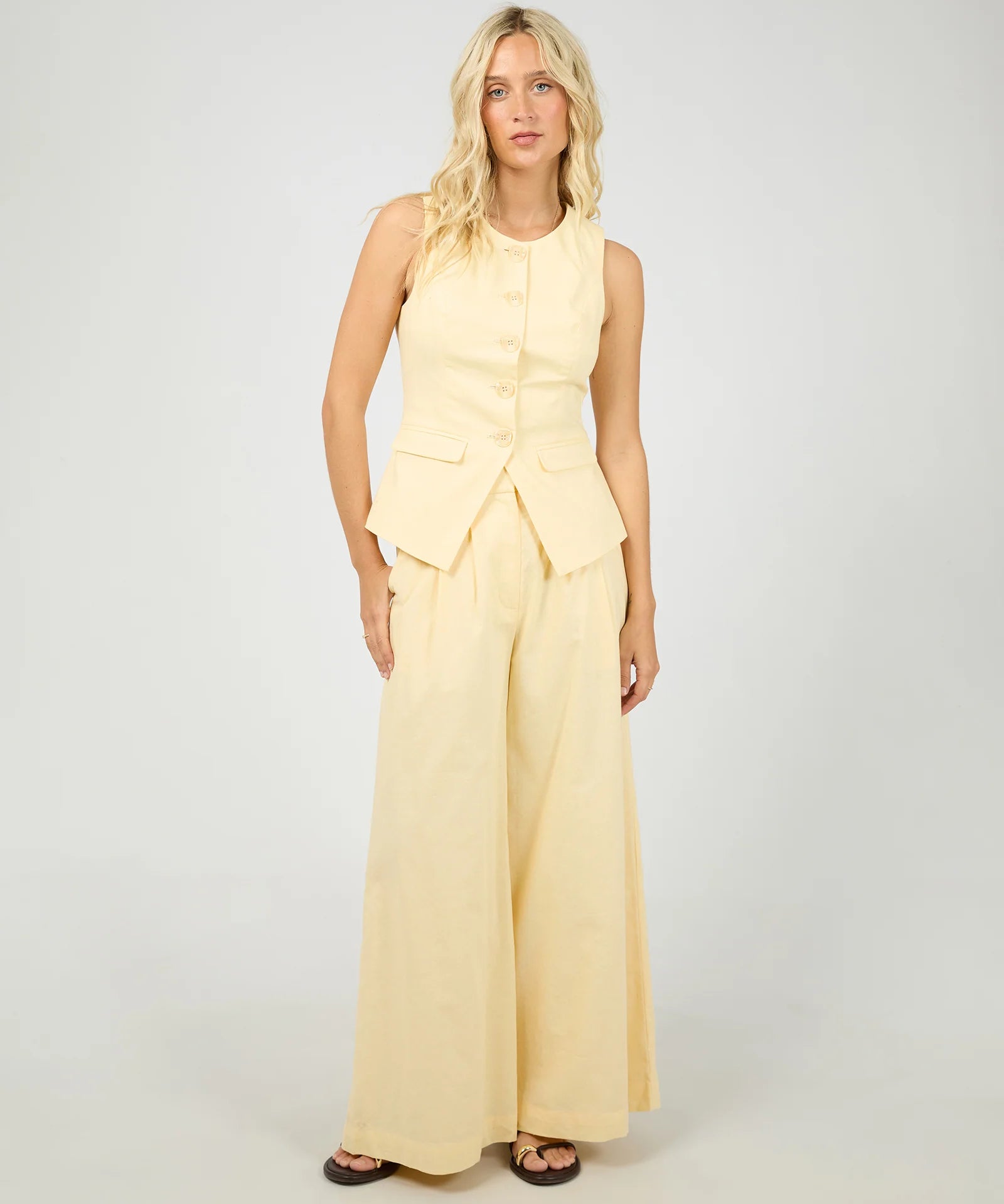AlessaLinenVestYellow2.webp