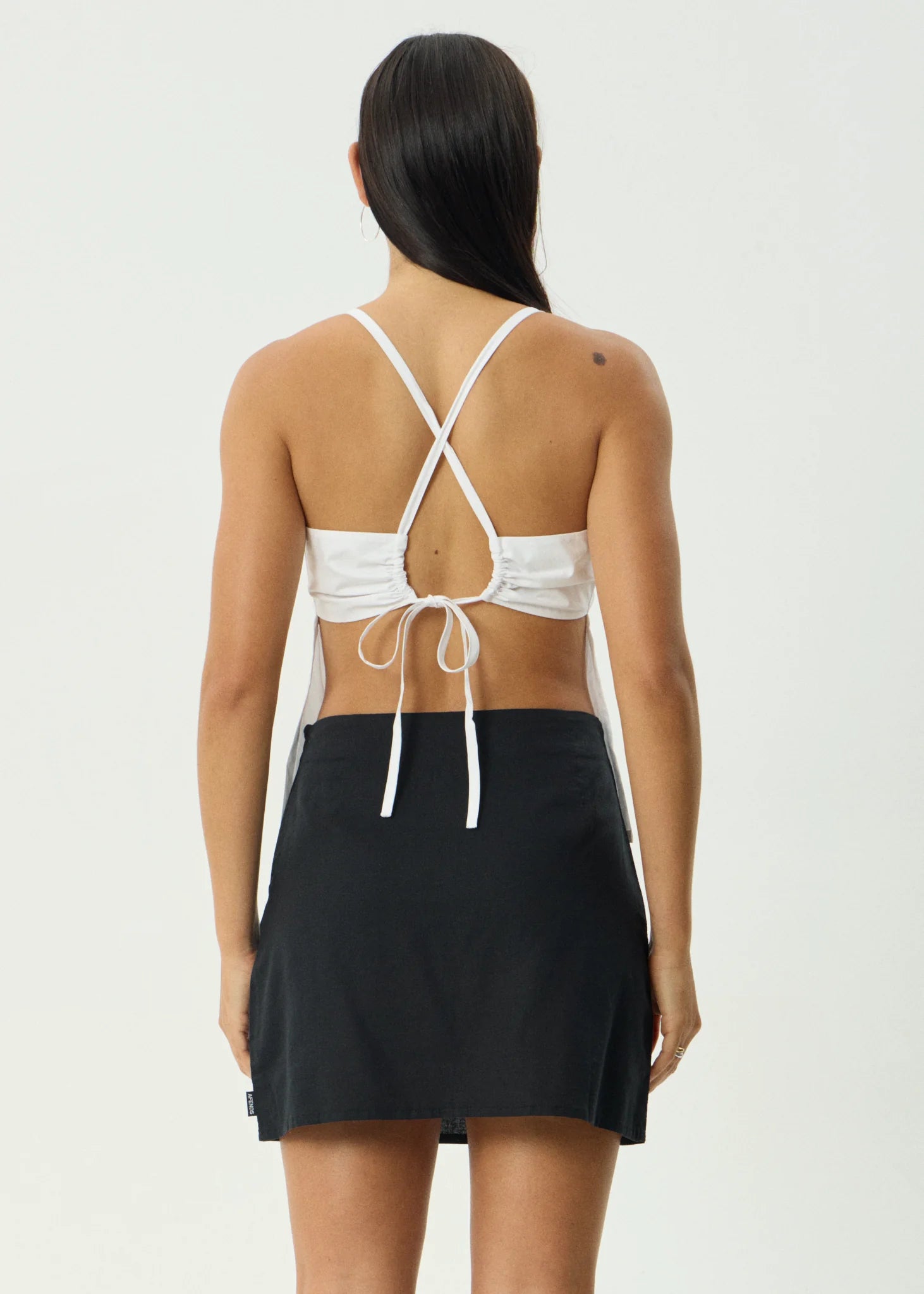 AFENDS ANNALISE STRAPPY TOP – ORGANIC COTTON V-NECK CROP WITH CROSSOVER BACK