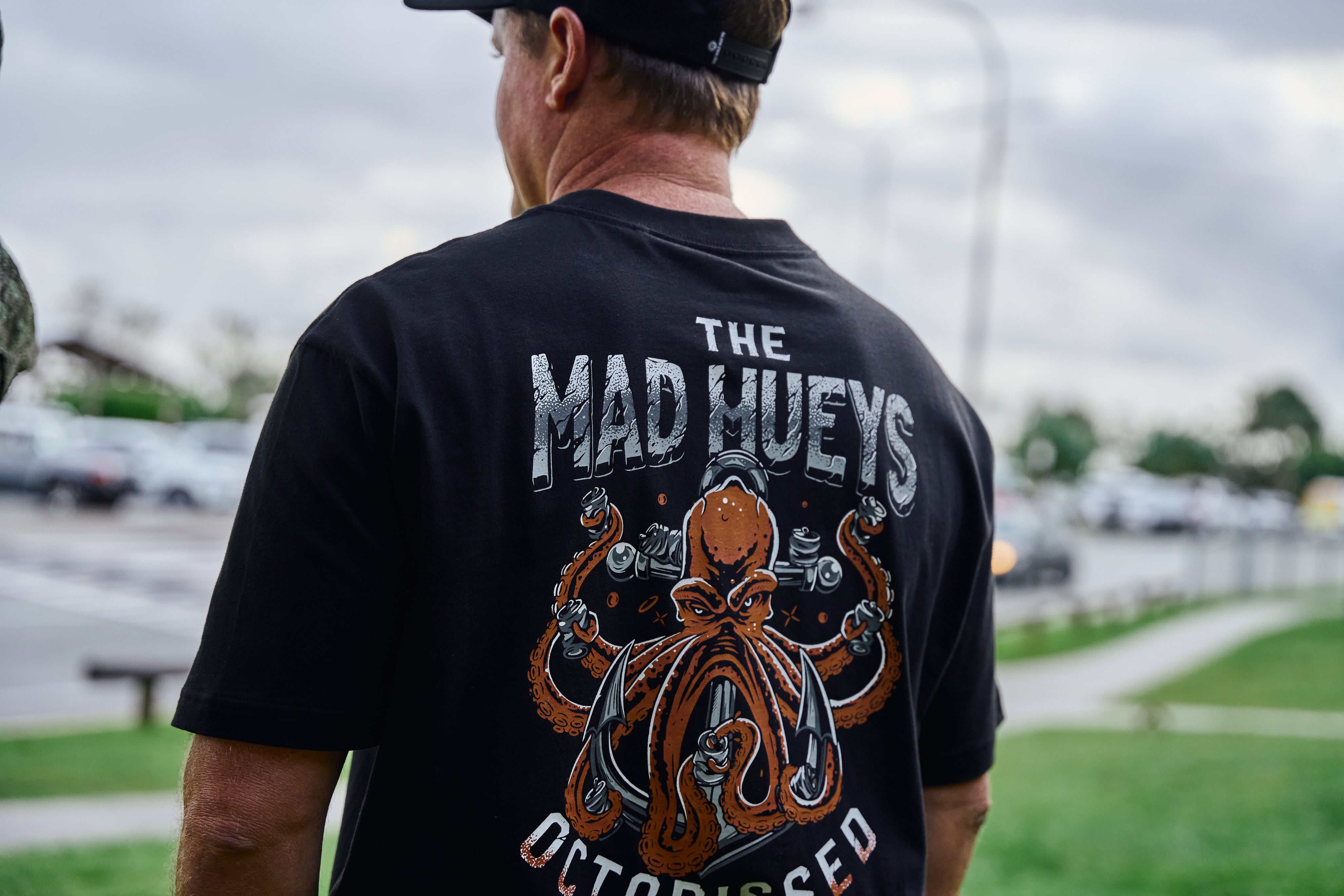 H225M01005_BLACK_ANCHOR_OCTOPISSED_SS_TEE_1.jpg