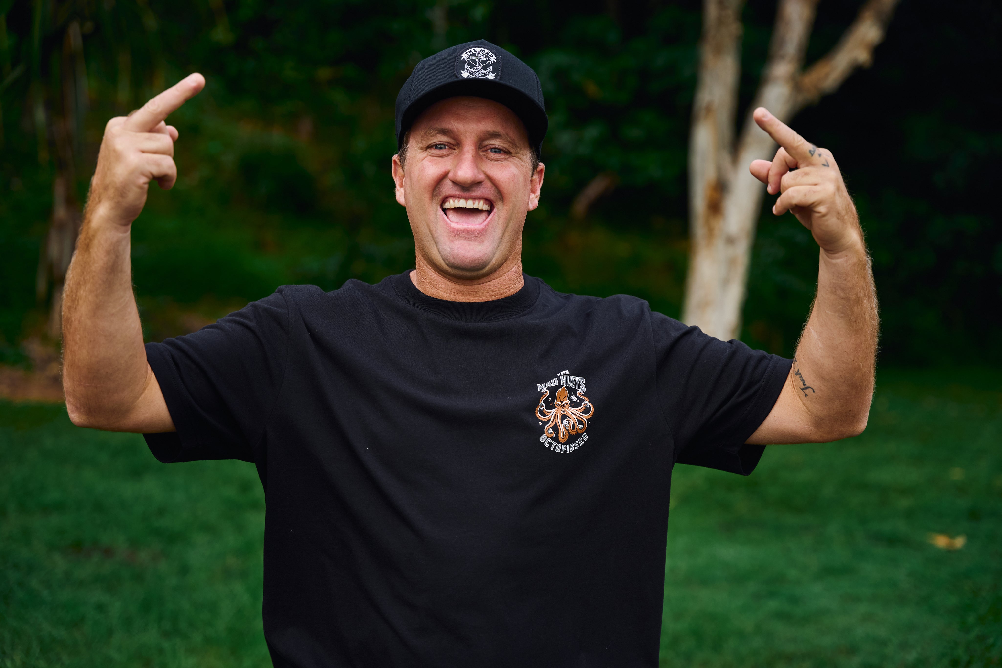 H225M01005_BLACK_ANCHOR_OCTOPISSED_SS_TEE_3.jpg