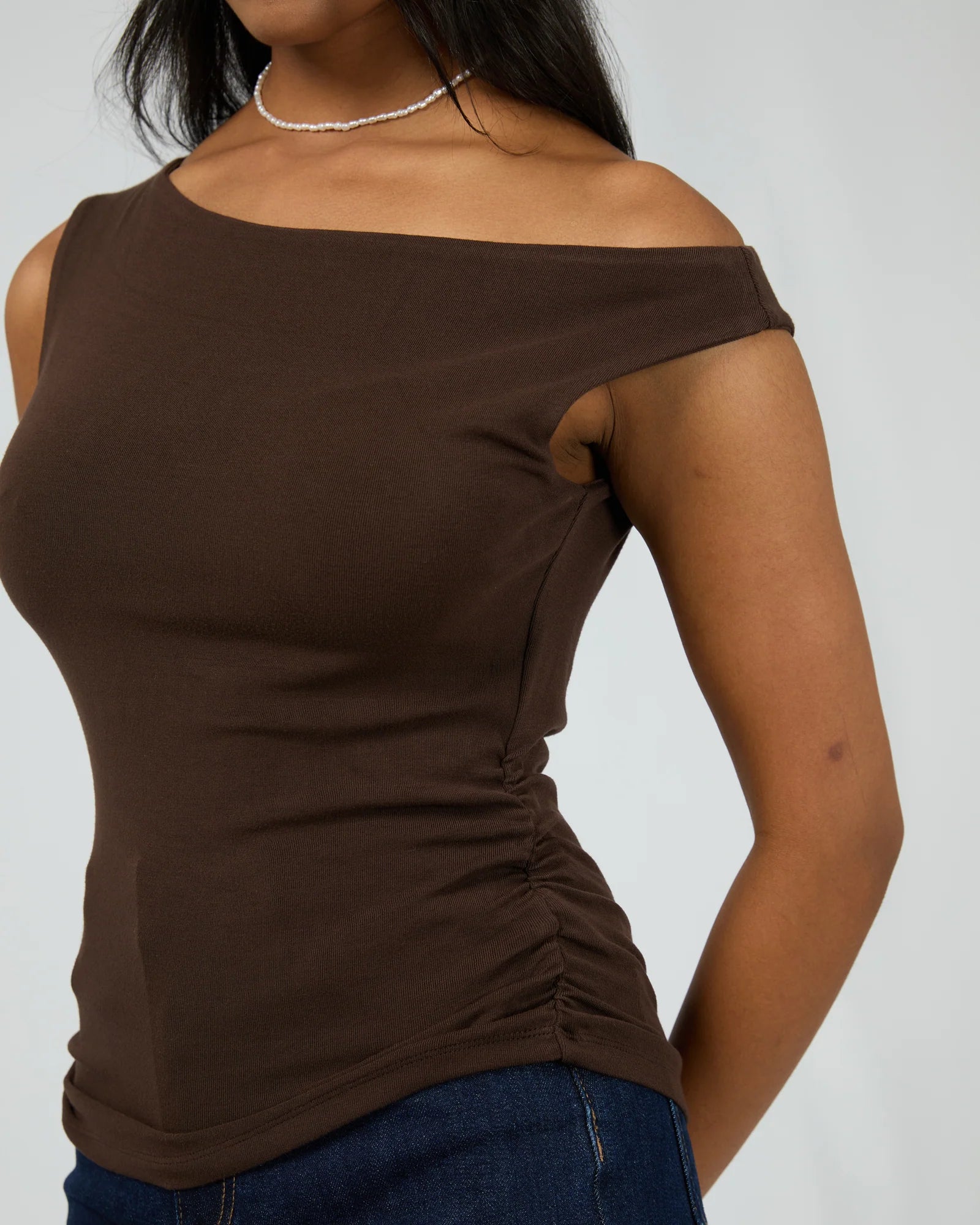 AAE KYLIE OFF SHOULDER TOP BROWN