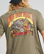 THE MAD HUEYS OZ STRAYA SS TEE - OLIVE