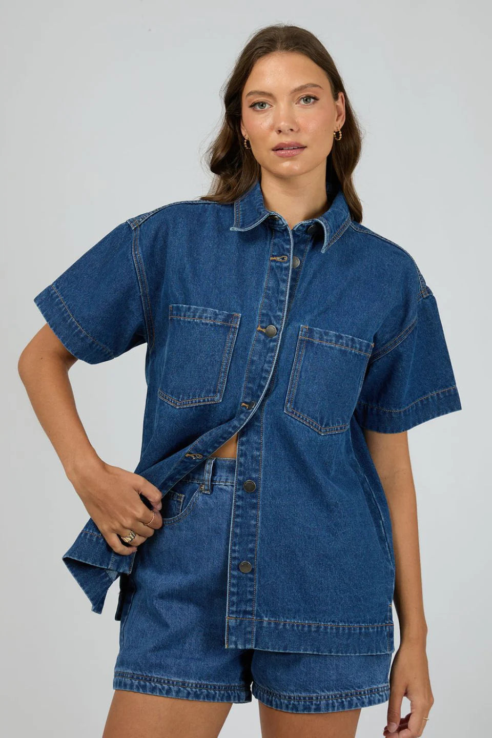ALL ABOUT EVE SIMI DENIM SHIRT WOMENS SHORT SLEEVE BUTTON UP HERITAGE BLUE