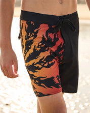 MAD HUEYS SKULL SPIRAL | YOUTH 17" BOARDSHORT - BLACK