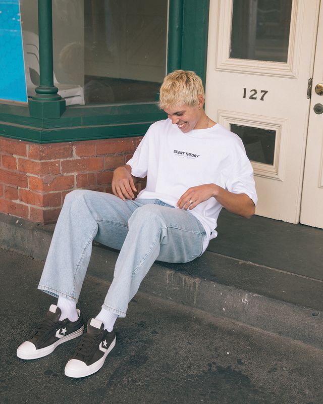 SILENT THEORY STAYIN AHEAD TEE