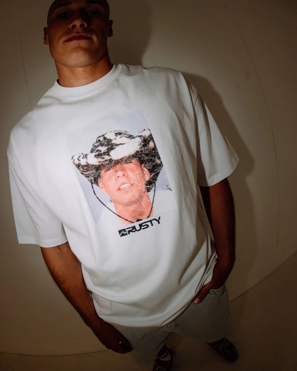 RUSTY WANTED PHOTO PRINT TEE