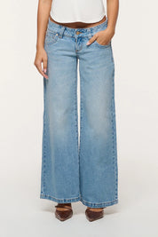 ABRAND 00 SUPER LOW & WIDE PETITE JEANS – JODY