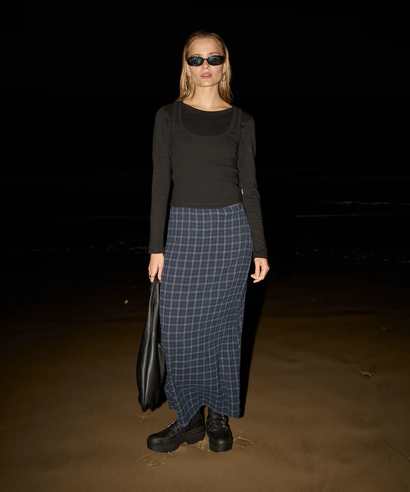 afends-lita-seersucker-maxi-skirt-thea-midnight-check.webp