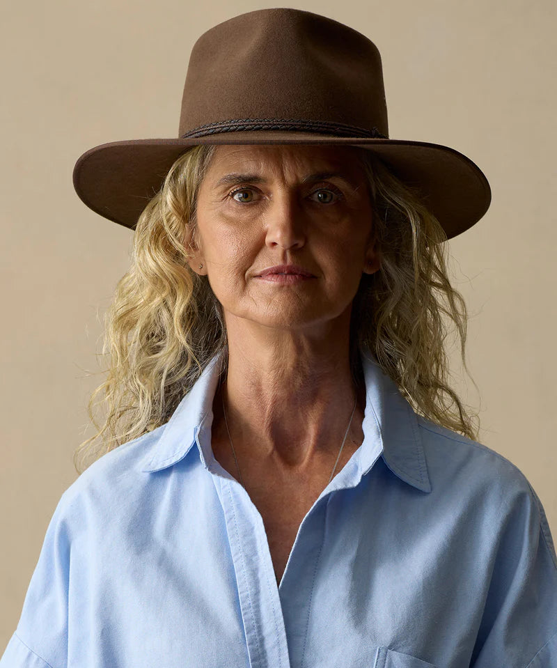 akubra-cattleman-hat-fawn4.webp