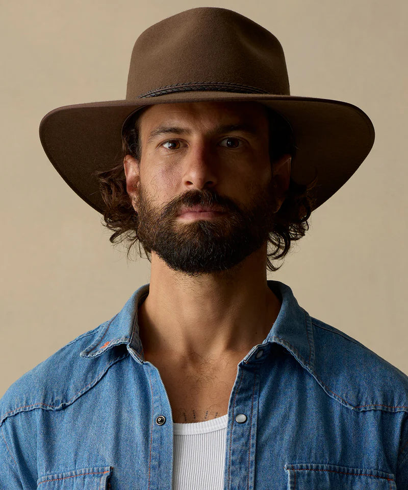 akubra-cattleman-hat-fawn5.webp