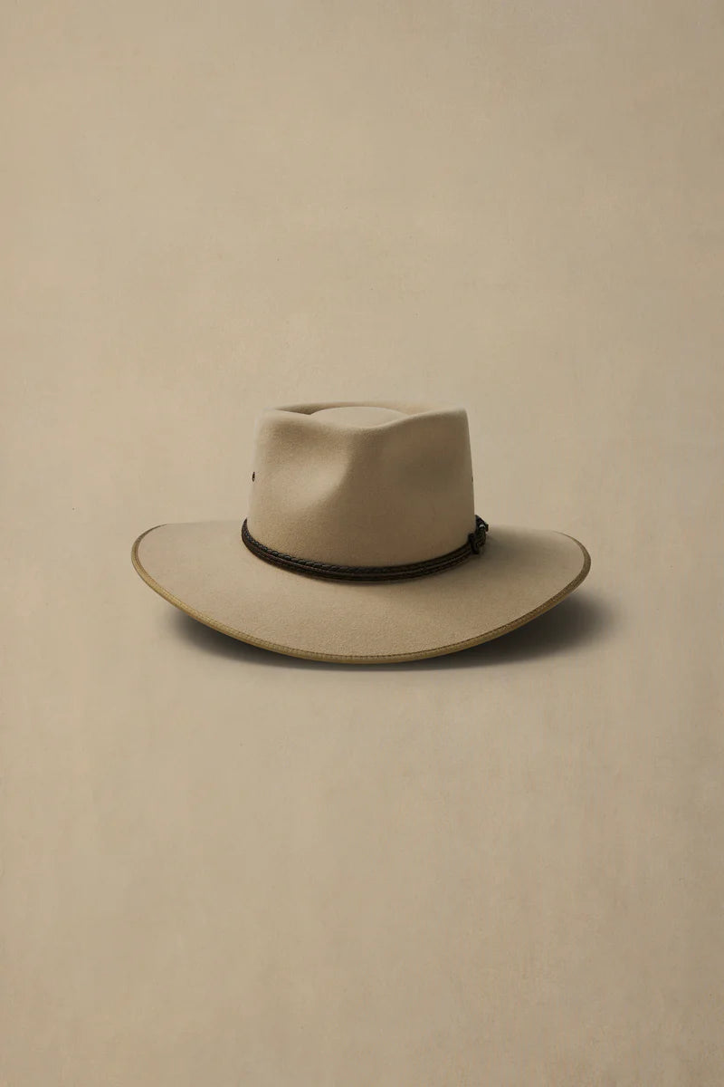 AKUBRA CATTLEMAN HAT IN SAND -  WIDE BRIM OUTBACK HAT