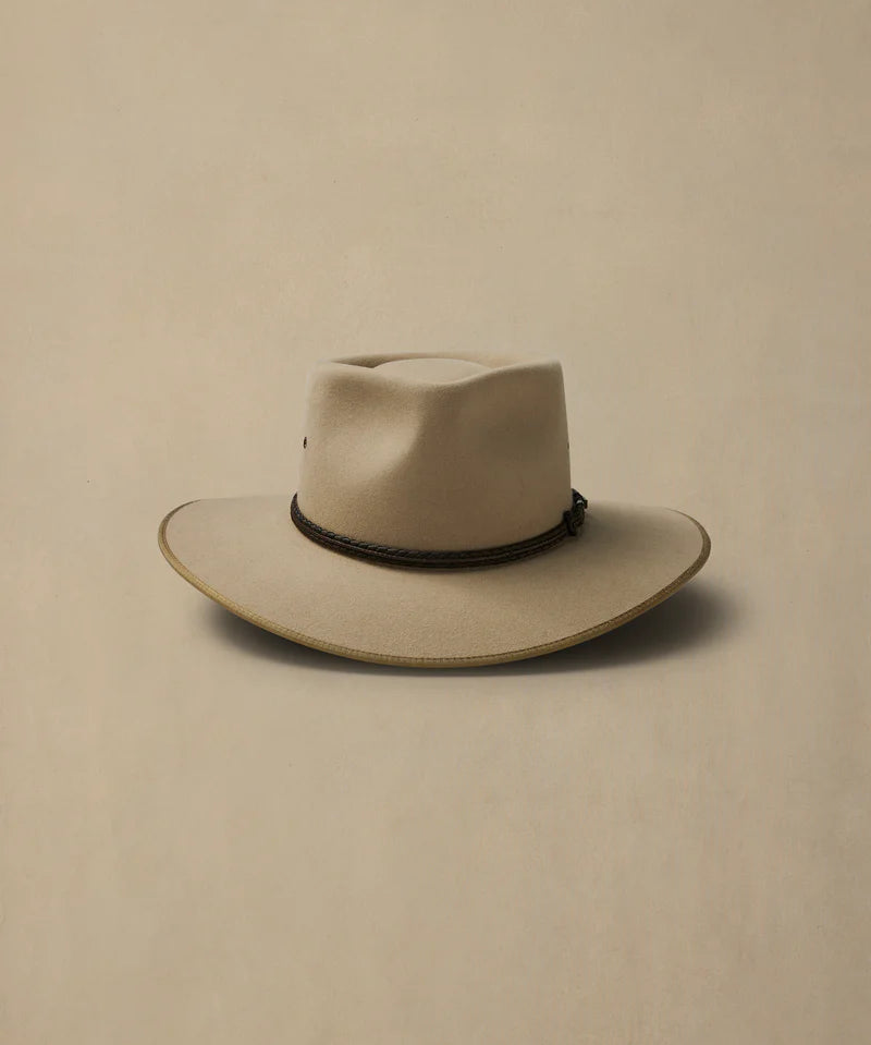 akubra-cattleman-hat-sand.webp