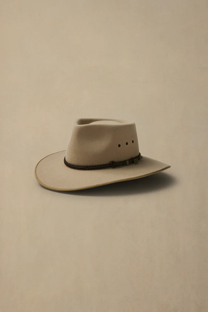 AKUBRA CATTLEMAN HAT IN SAND -  WIDE BRIM OUTBACK HAT