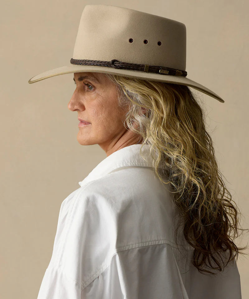 akubra-cattleman-hat-sand5.webp