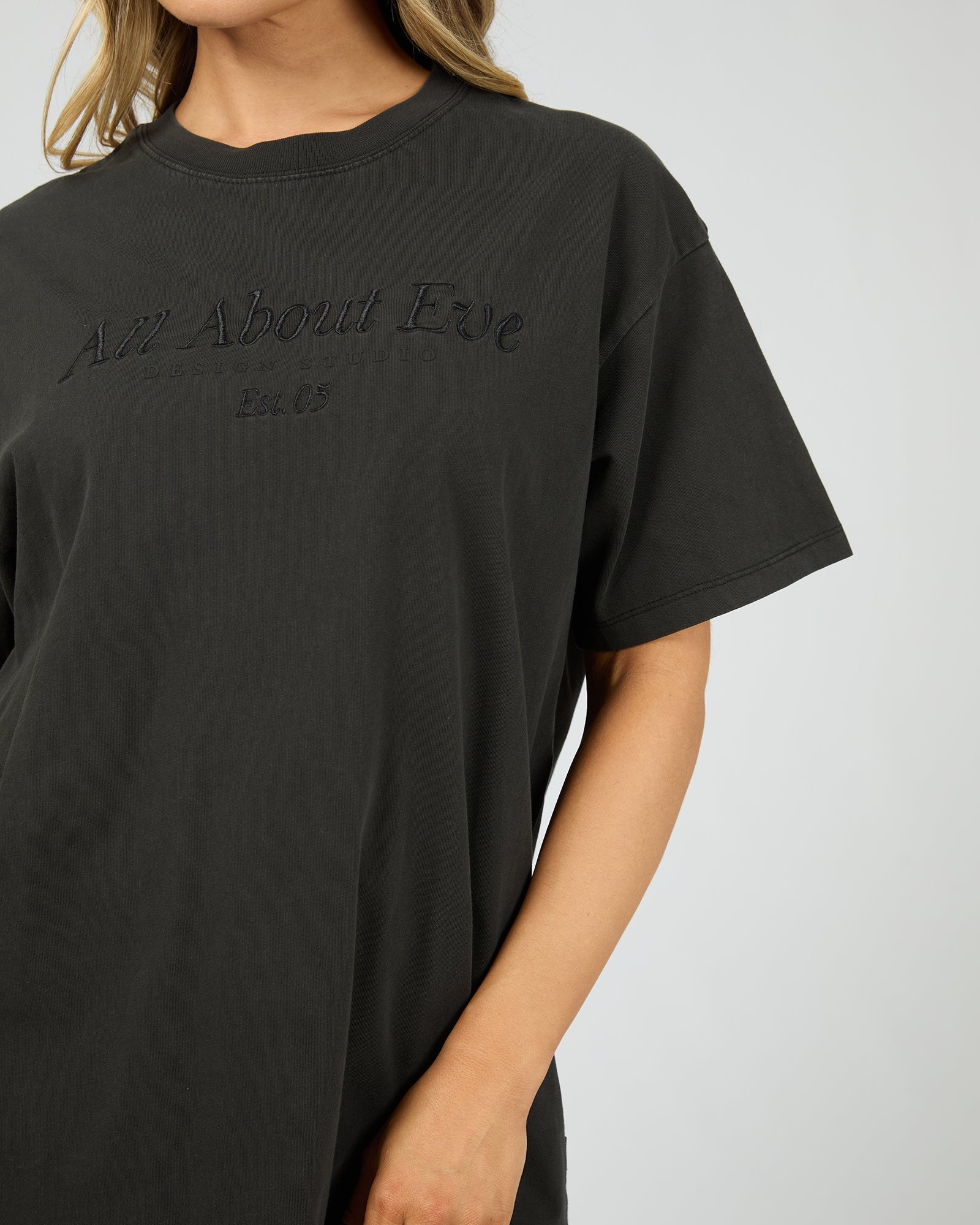 ALL ABOUT EVE AAE TIMELESS TEE – WASHED BLACK