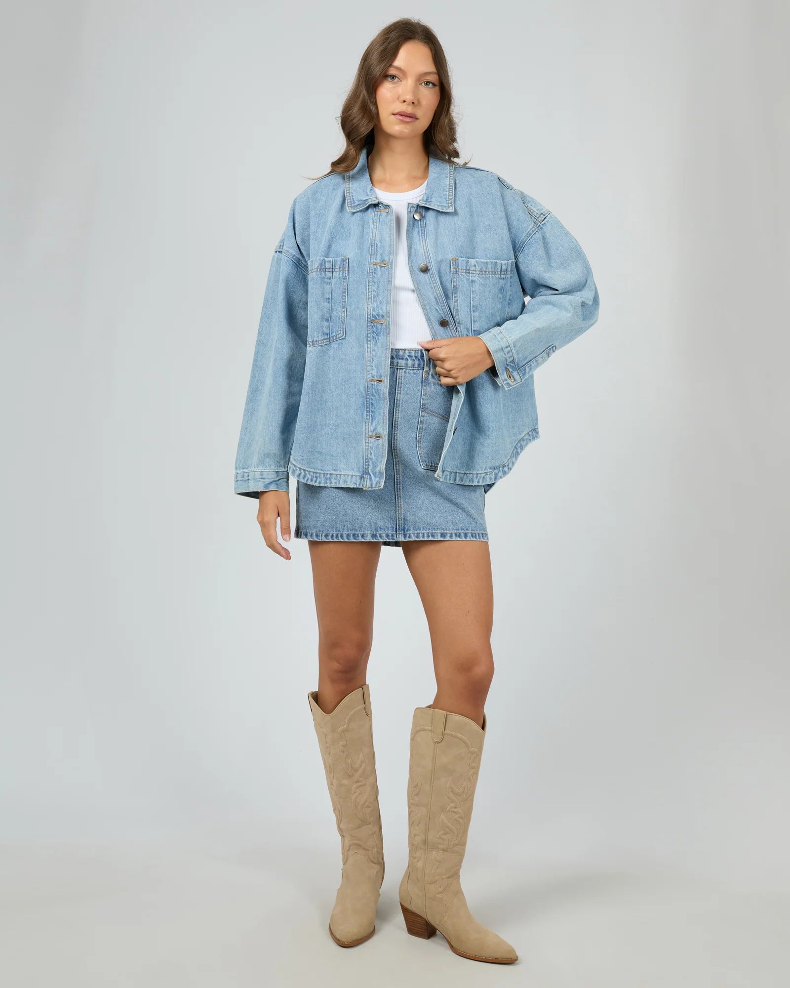 ALL ABOUT EVE DALE DENIM SHACKET WOMENS LONG DENIM SHIRT JACKET LIGHT BLUE