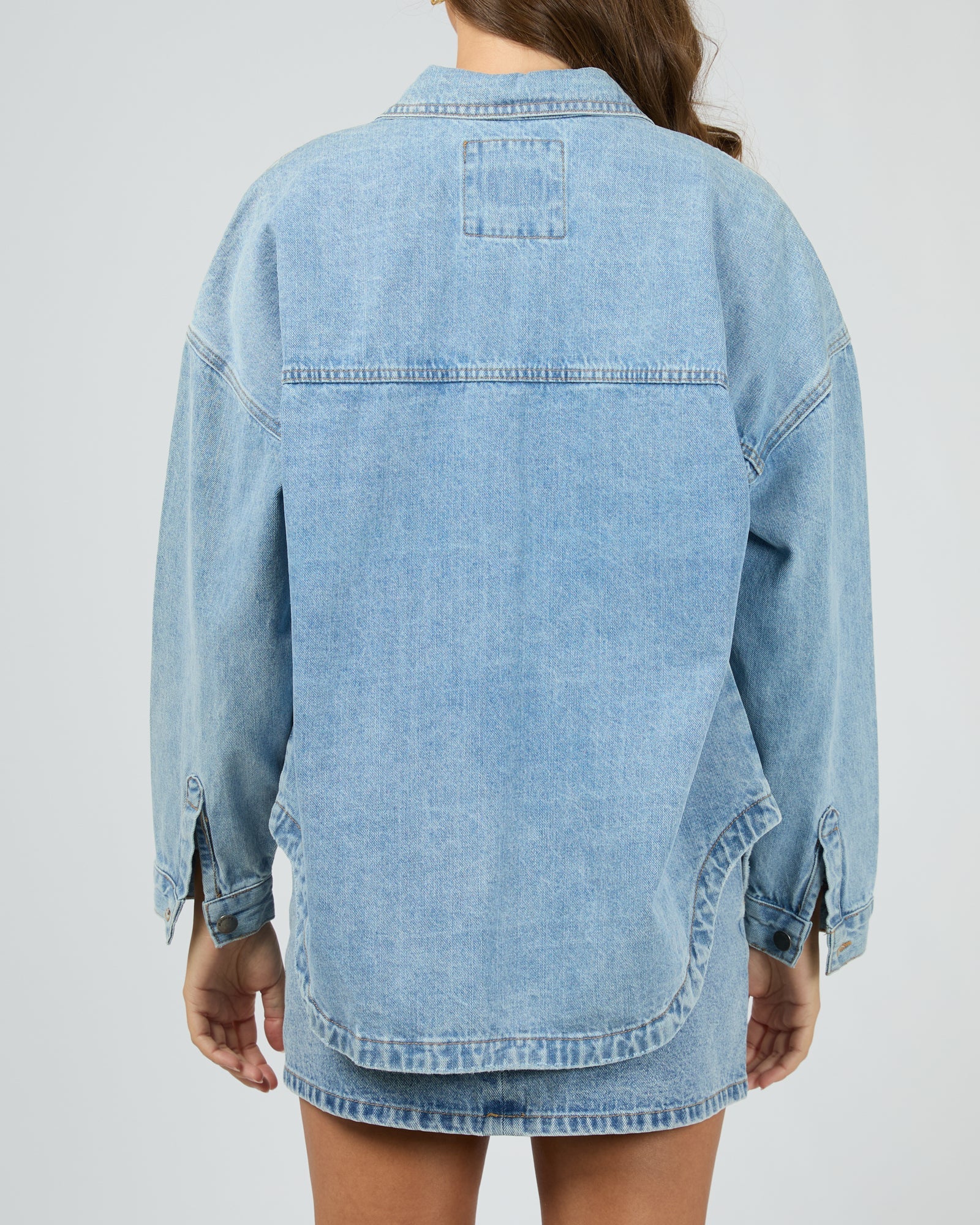 ALL ABOUT EVE DALE DENIM SHACKET WOMENS LONG DENIM SHIRT JACKET LIGHT BLUE