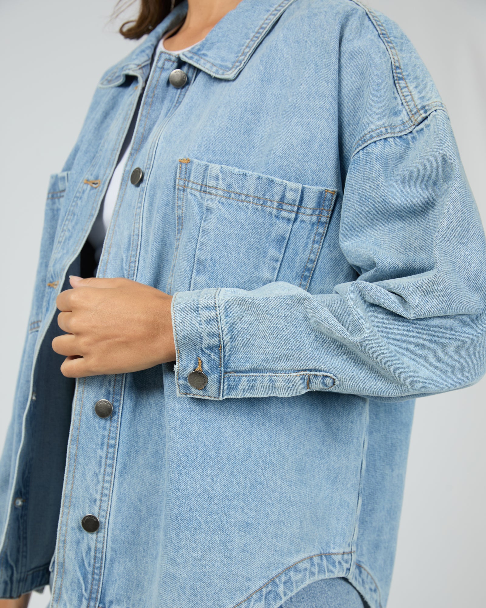 ALL ABOUT EVE DALE DENIM SHACKET WOMENS LONG DENIM SHIRT JACKET LIGHT BLUE