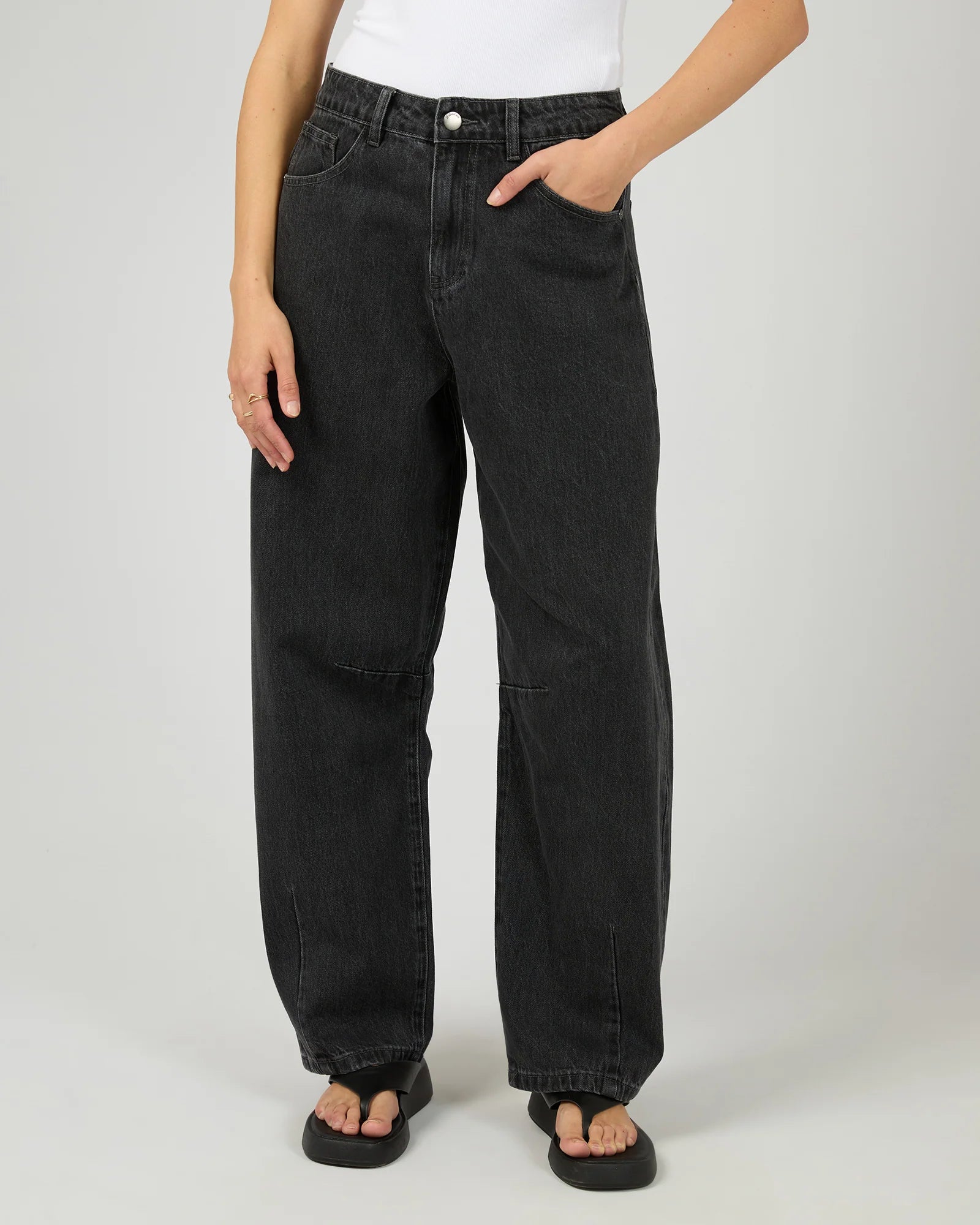 ALL ABOUT EVE HALLIE BARREL LEG JEAN WOMENS DENIM JEANS COAL