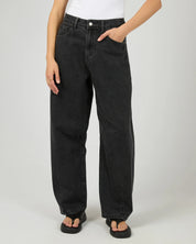 ALL ABOUT EVE HALLIE BARREL LEG JEAN WOMENS DENIM JEANS COAL