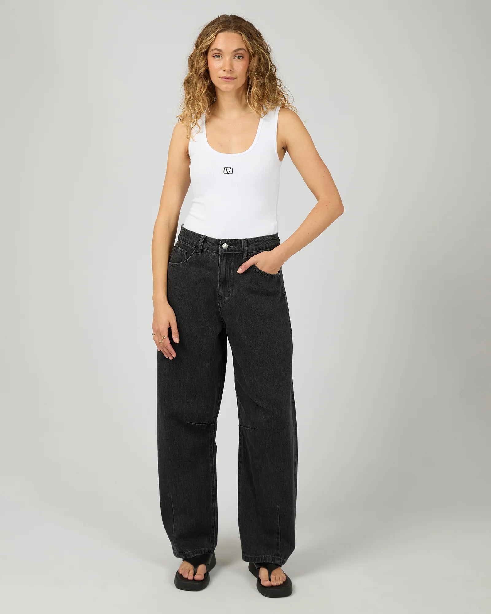 ALL ABOUT EVE HALLIE BARREL LEG JEAN WOMENS DENIM JEANS COAL