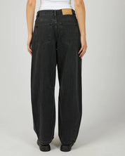 ALL ABOUT EVE HALLIE BARREL LEG JEAN WOMENS DENIM JEANS COAL
