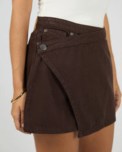 ALL ABOUT EVE LENNI DENIM MINI SKORT - BROWN