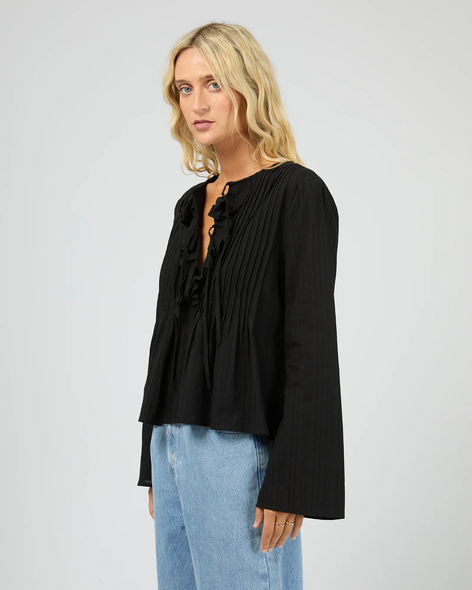 ALL ABOUT EVE NYXIE RUFFLE TOP WOMENS LONG SLEEVE BLOUSE BLACK