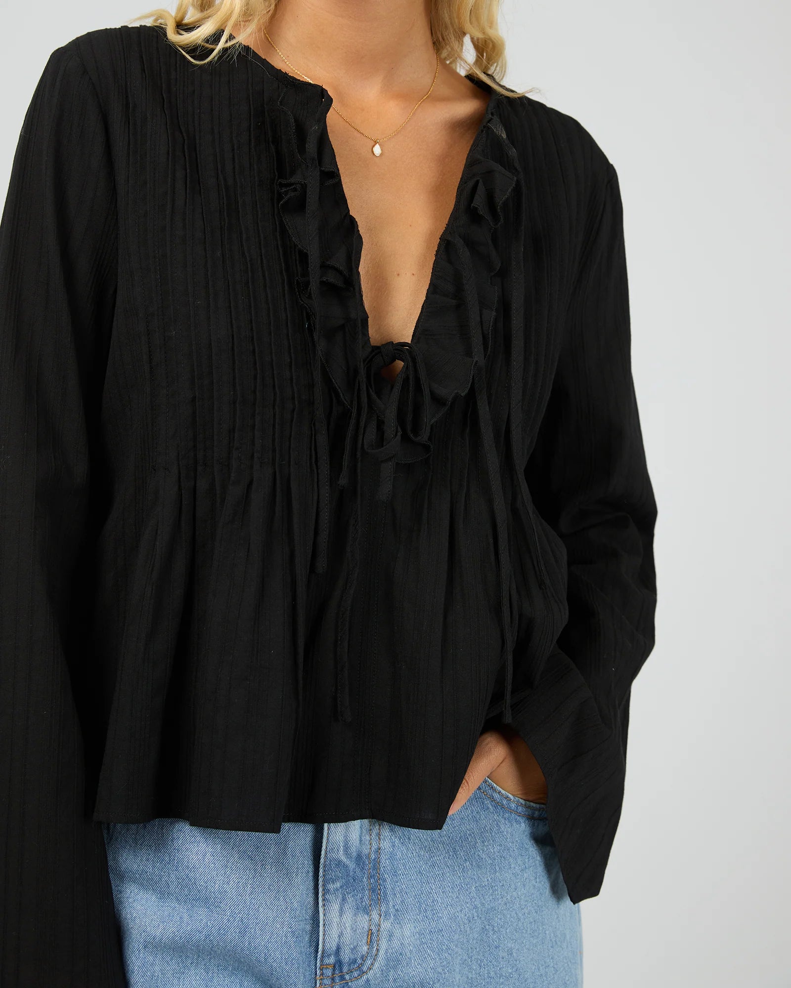ALL ABOUT EVE NYXIE RUFFLE TOP WOMENS LONG SLEEVE BLOUSE BLACK