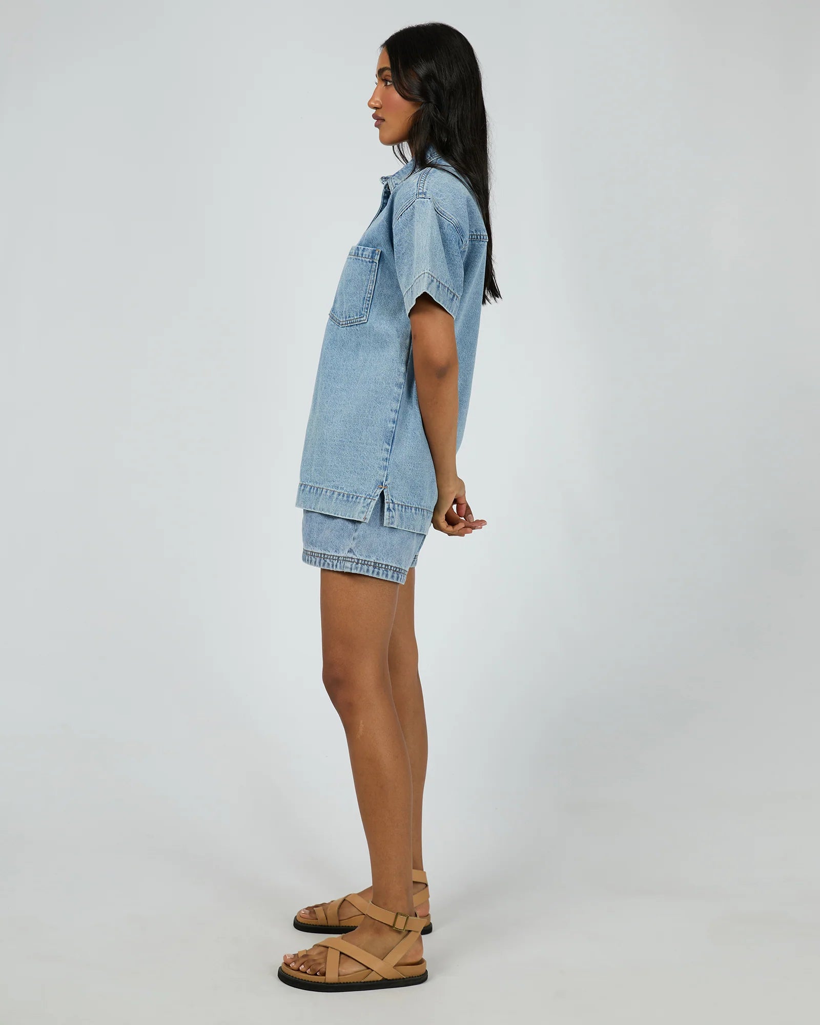 ALL ABOUT EVE SIMI DENIM SHIRT WOMENS SHORT SLEEVE BUTTON UP LIGHT BLUE