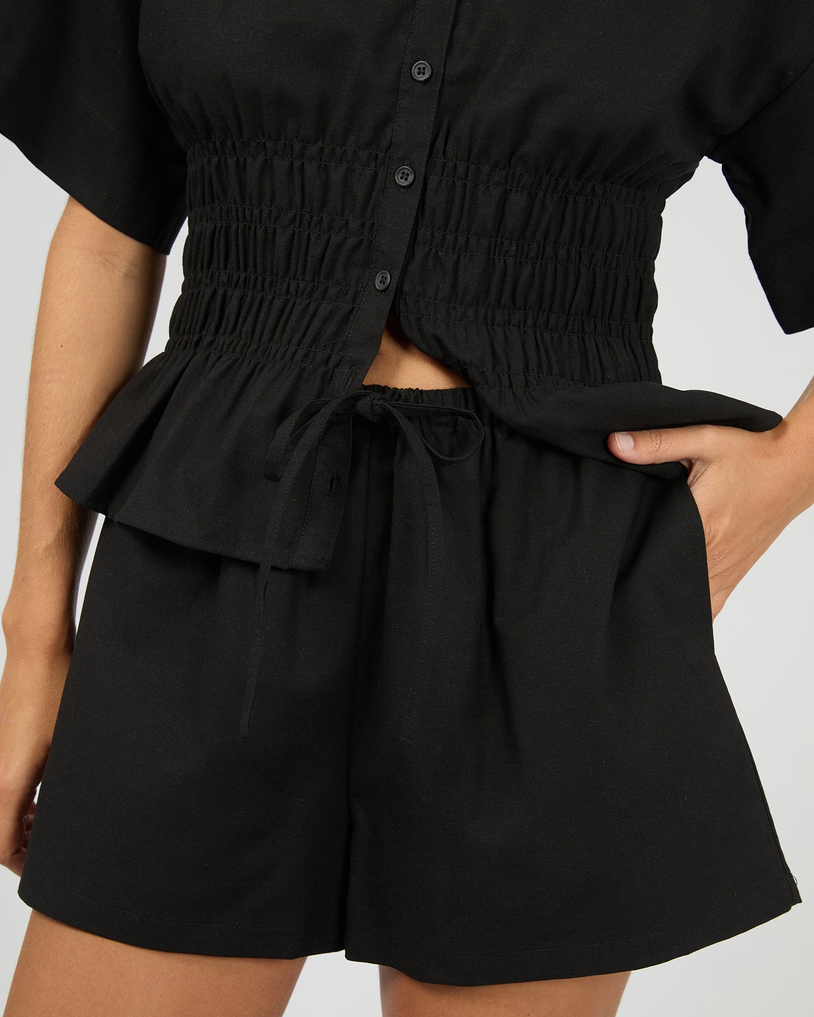ALL ABOUT EVE TIMELESS SHORTS - BLACK