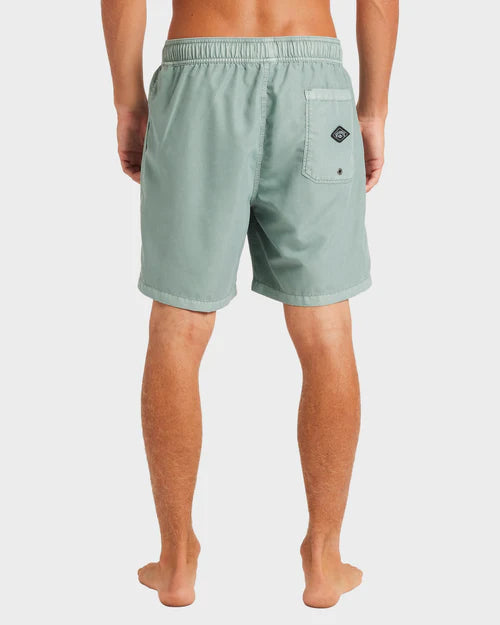 BILLABONG ALL DAY OVERDYE LAYBACK 17" BOARDSHORTS – MENS EASY SURF SHORTS IN JADE