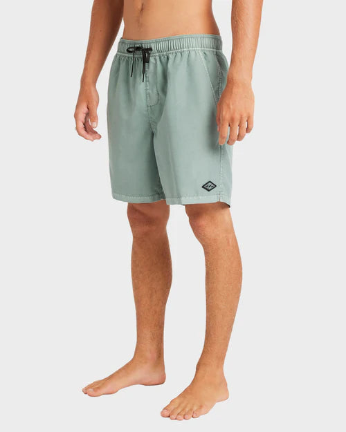 BILLABONG ALL DAY OVERDYE LAYBACK 17" BOARDSHORTS – MENS EASY SURF SHORTS IN JADE