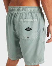 BILLABONG ALL DAY OVERDYE LAYBACK 17" BOARDSHORTS – MENS EASY SURF SHORTS IN JADE
