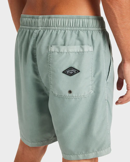 BILLABONG ALL DAY OVERDYE LAYBACK 17" BOARDSHORTS – MENS EASY SURF SHORTS IN JADE