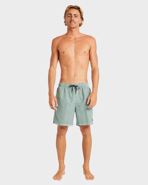 BILLABONG ALL DAY OVERDYE LAYBACK 17" BOARDSHORTS – MENS EASY SURF SHORTS IN JADE