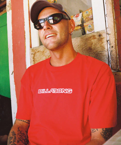 billabong-halftone-og-mens-tshirt-true-red-bodhi-surf.webp