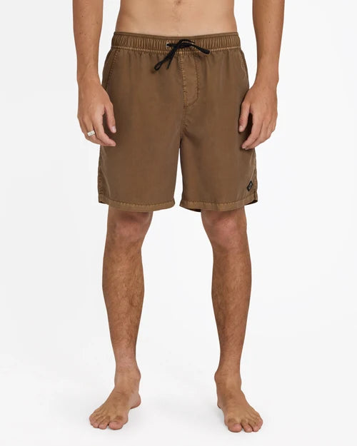 BILLABONG MENS ALL DAY OVERDYED LAYBACK 17" BOARDSHORTS – COFFEE BEAN