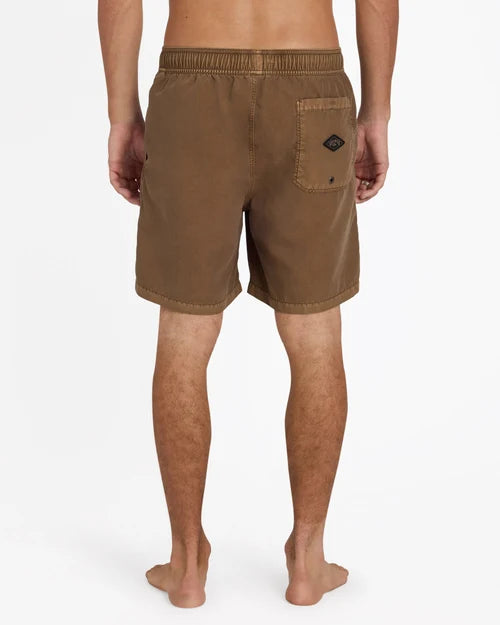 BILLABONG MENS ALL DAY OVERDYED LAYBACK 17" BOARDSHORTS – COFFEE BEAN