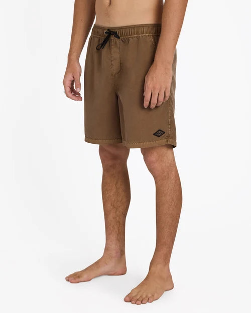 BILLABONG MENS ALL DAY OVERDYED LAYBACK 17" BOARDSHORTS – COFFEE BEAN
