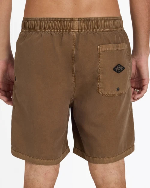BILLABONG MENS ALL DAY OVERDYED LAYBACK 17" BOARDSHORTS – COFFEE BEAN