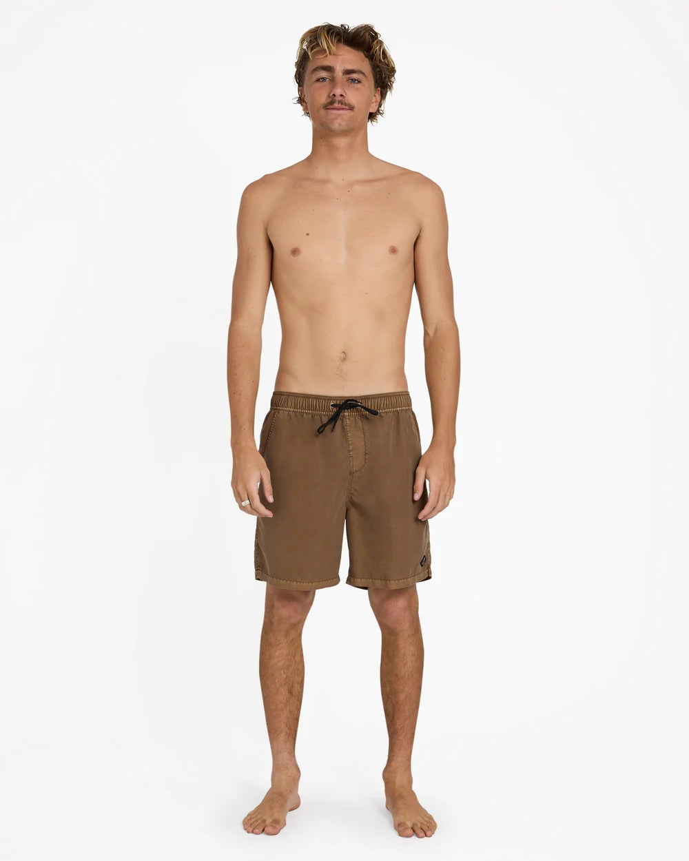BILLABONG MENS ALL DAY OVERDYED LAYBACK 17" BOARDSHORTS – COFFEE BEAN