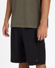 BILLABONG MENS CROSSFIRE 21" HYBRID SHORTS – BLACK
