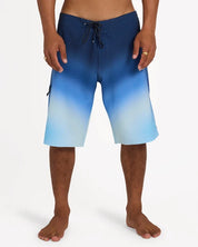 BILLABONG MENS FLUID PRO 21" BOARDSHORTS – BLUE