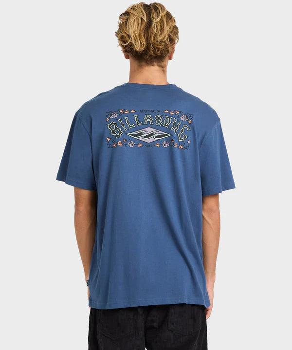 billabong-mens-heritage-arch-premium-t-shirt-dark-denim1.webp